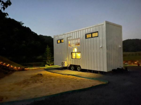 Tiny Escape Charlotte